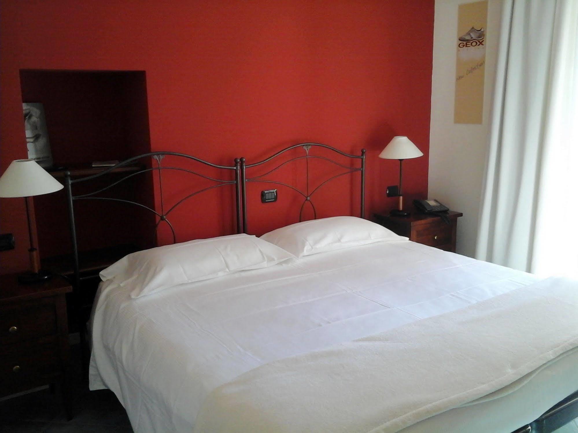 Hotel La Contrada Verbania Extérieur photo